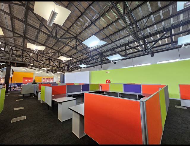 3,888M² OFFICE TO LET IN LONGMEADOW